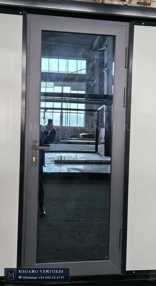 Puerta acristalada de una hoja
