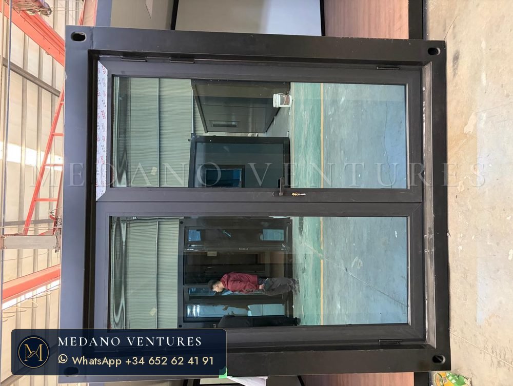 Ventana con montante fijo
